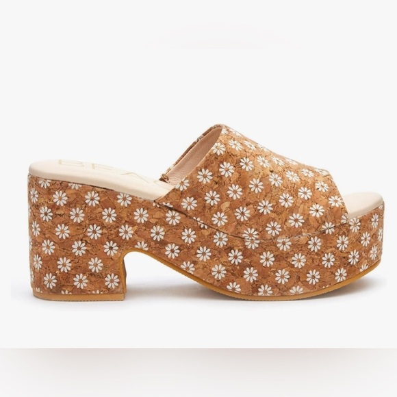 NWOT Matisse Cork Daisy Terry Heels - Picture 2 of 5